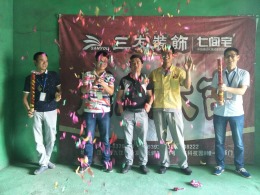阳光下的红屋顶